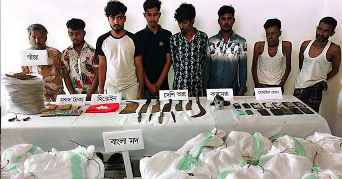 দুই কিলোমিটার এলাকা ঘিরে বিপুল পরিমাণ মাদক-অস্ত্রসহ ৯ জন আটক