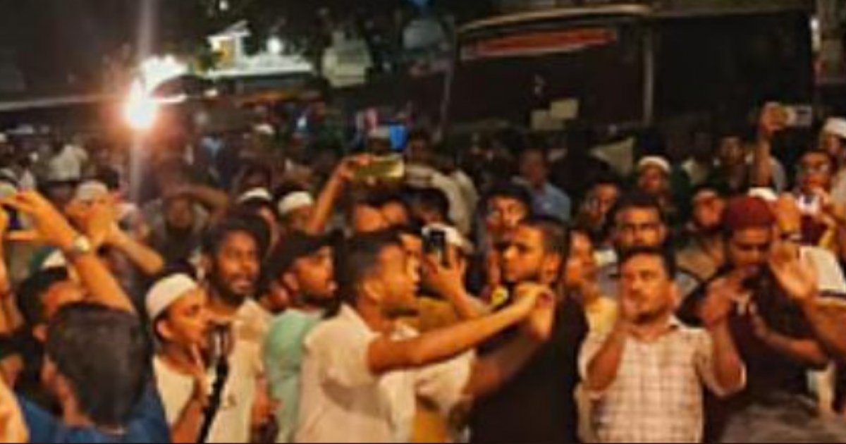 ছাত্র জোটের কর্মসূচিতে হামলায় আটকদের মুক্তি দাবিতে থানা ঘেরাও, নারীকে লাথি মারার ছবি ভাইরাল