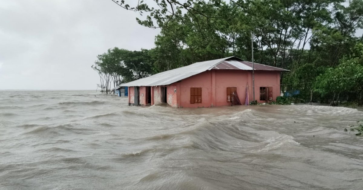 ভারী বৃষ্টিতে ৬ জেলায় বন্যার শঙ্কা