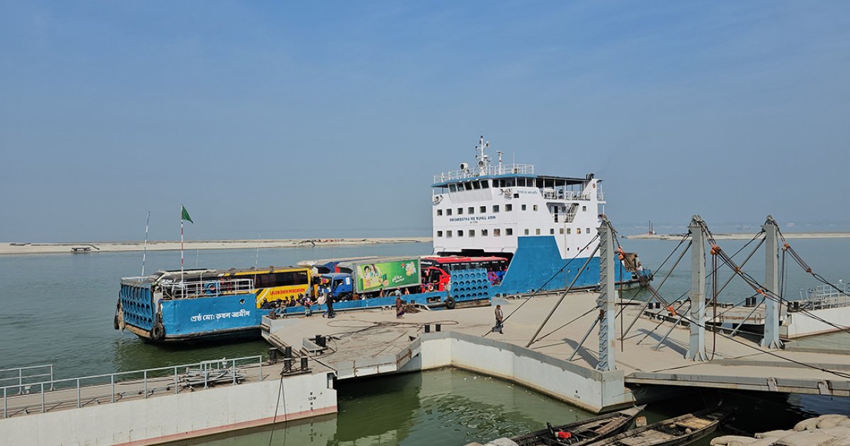 চার ঘণ্টা পর দৌলতদিয়া-পাটুরিয়া নৌপথে ফেরি চলাচল স্বাভাবিক