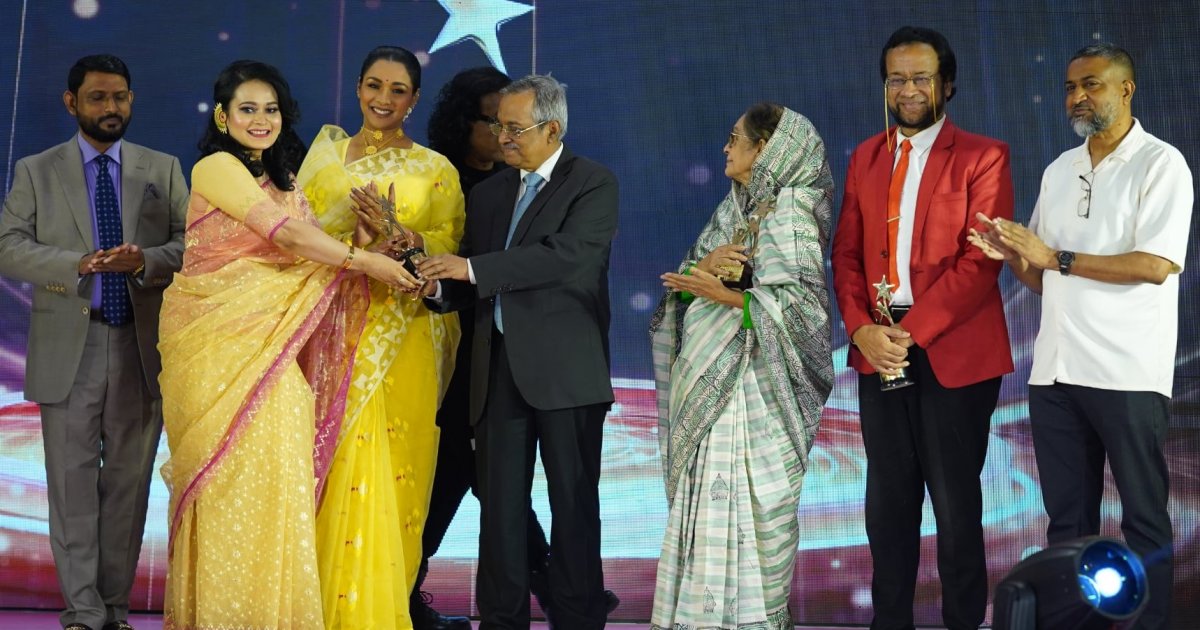 প্রথম ‘এক্সিলেন্স ইন সাকসেস অ্যাওয়ার্ড’ পেলেন যারা