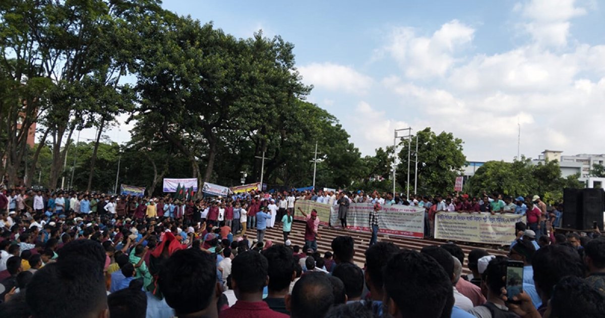 দাবি আদায় না হওয়া পর্যন্ত আন্দোলন চালিয়ে যাওয়ার ঘোষণা পবিস শ্রমিকদের