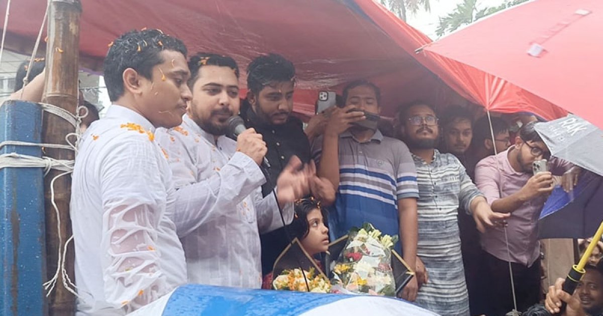 সংস্কার ও নির্বাচন নিয়ে ধীর গতিতে কাজ করছে সরকার: নাহিদ ইসলাম