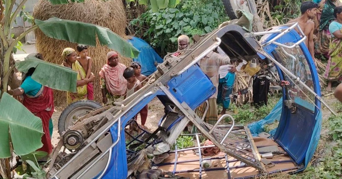 মৃতের বাড়ি থেকে ফেরার পথে প্রাণ গেলো এক পরিবারের তিন জনের