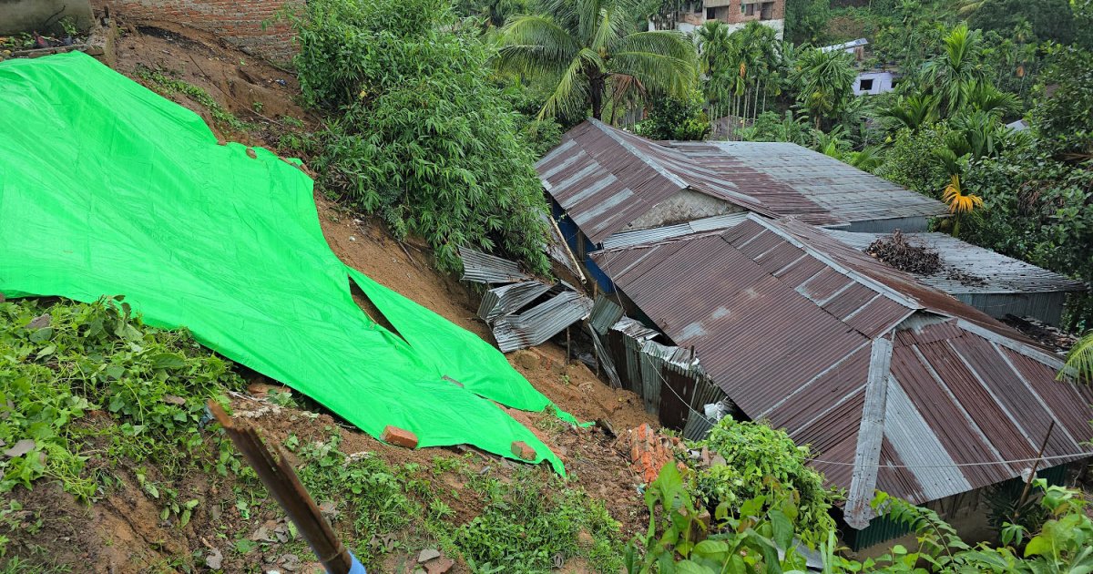 রাঙামাটিতে টানা বর্ষণে বেড়েছে পাহাড় ধসের ঝুঁকি, আশ্রয়কেন্দ্র ফাঁকা