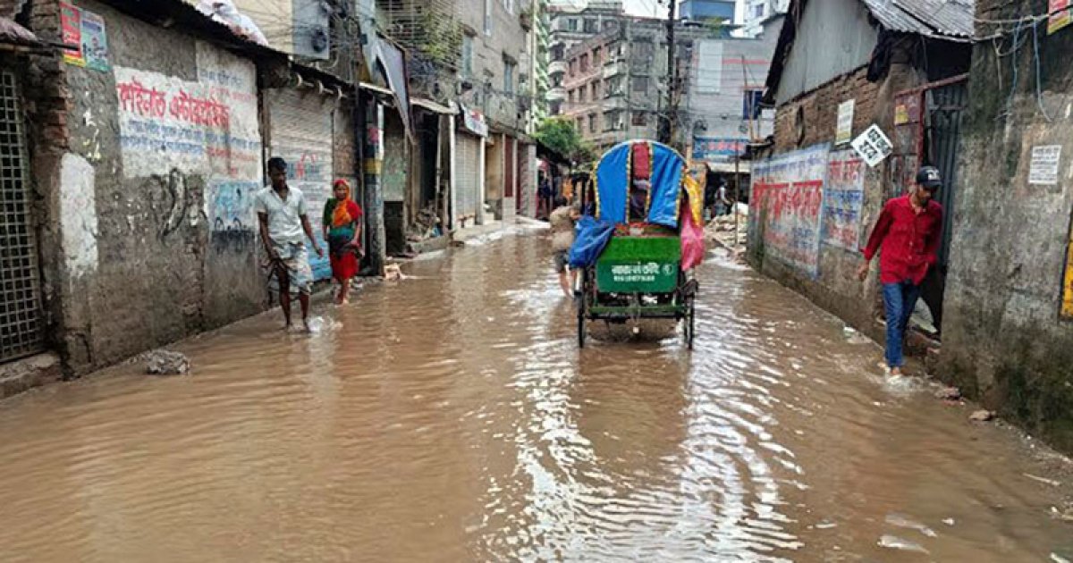 রামপুরা-খিলগাঁওয়ে জলাবদ্ধতায় দুর্ভোগ