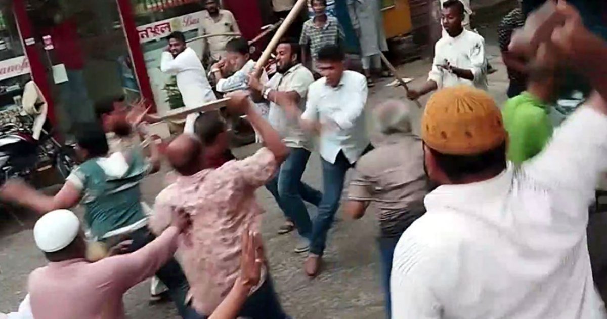 বরিশালে জাতীয় পার্টির বিক্ষোভ মিছিলে লাঠি নিয়ে হামলা