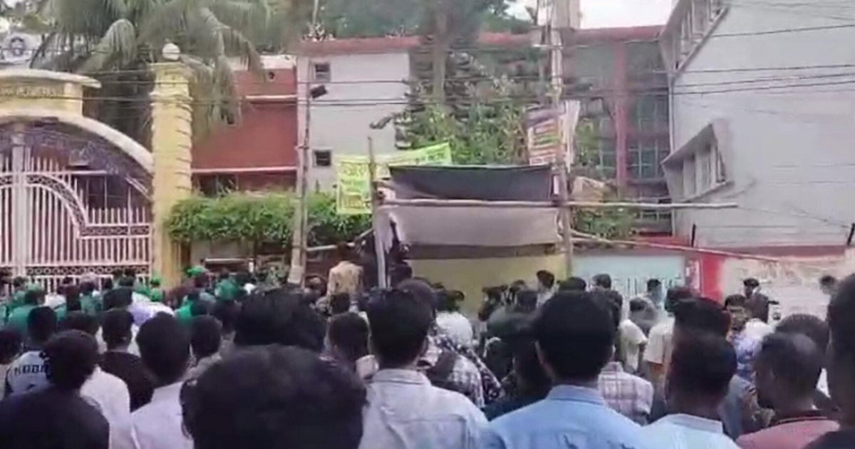 চট্টগ্রাম কমার্স কলেজে ছাত্রদল-শিবির সংঘর্ষ