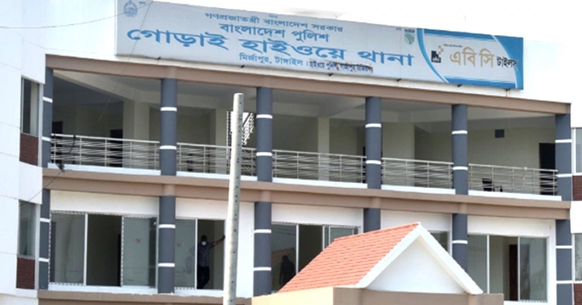 টাঙ্গাইলের মহাসড়কে এবার প্রবাসীর মাইক্রোবাসে ডাকাতি, পুলিশকে লক্ষ করে গুলি