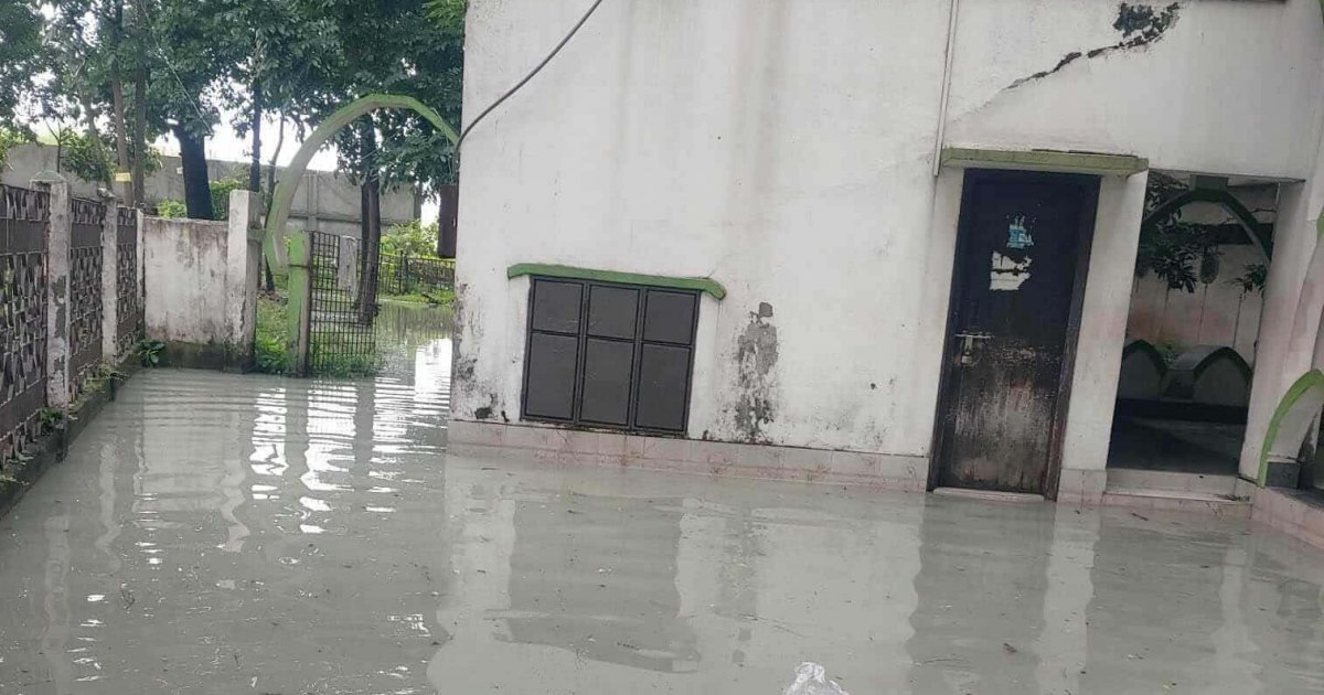 রূপগঞ্জে জলাবদ্ধ ৫০ হাজার মানুষ