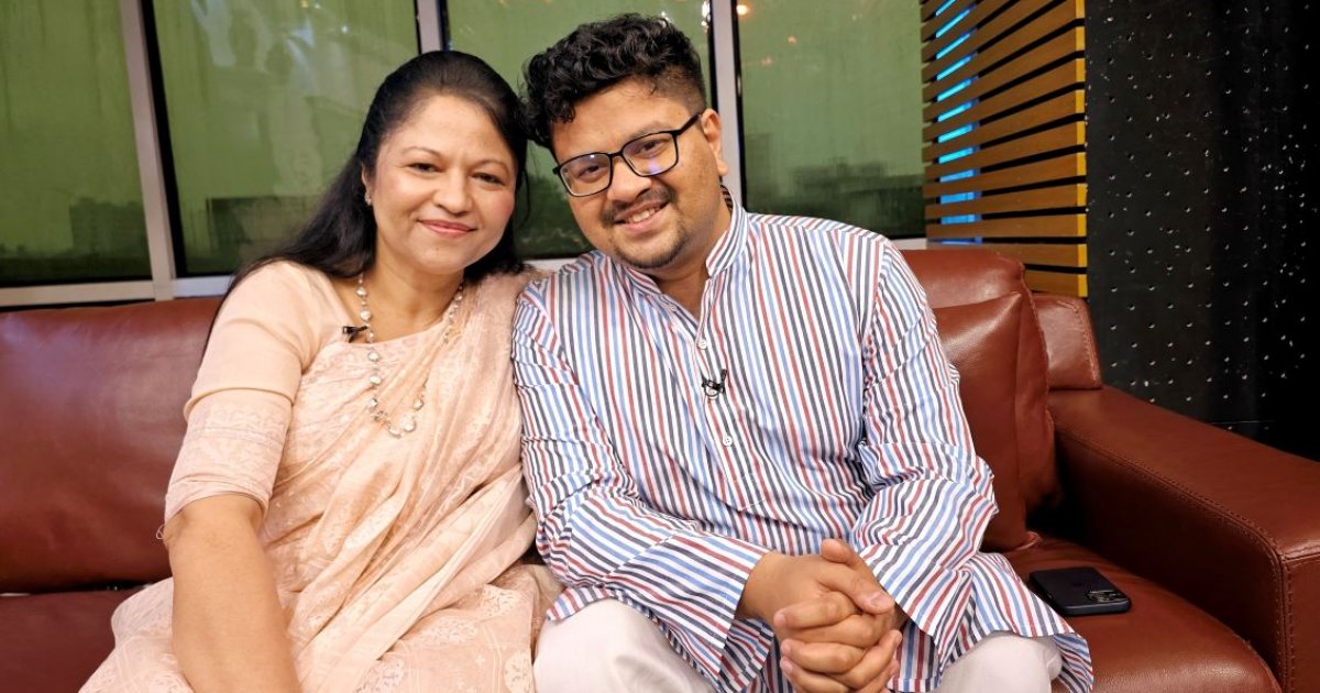 মা ও ছেলে, প্রথমবার একসঙ্গে