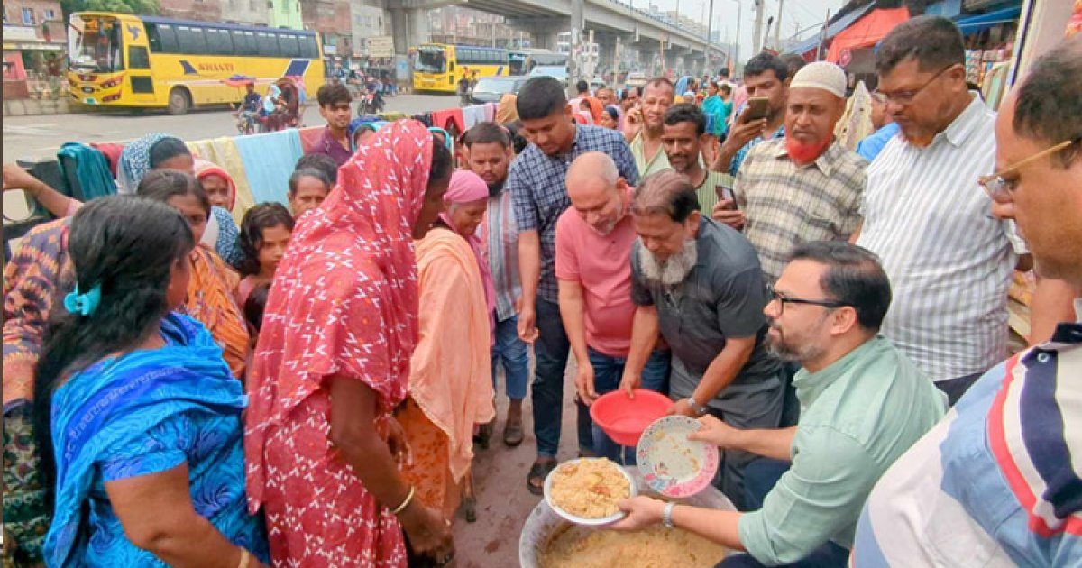 ক্ষতিগ্রস্ত ৩ হাজার পরিবারের প্রতি বেলার খাবার চলমান রয়েছে: আমিনুল হক