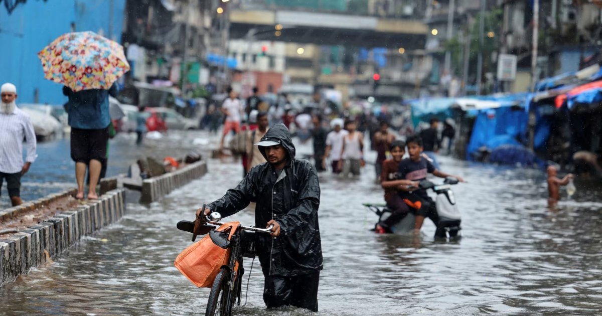 ভারতে হঠাৎ বন্যা ও ভূমিধসে দুই দিনে ৩০ জনের মৃত্যু