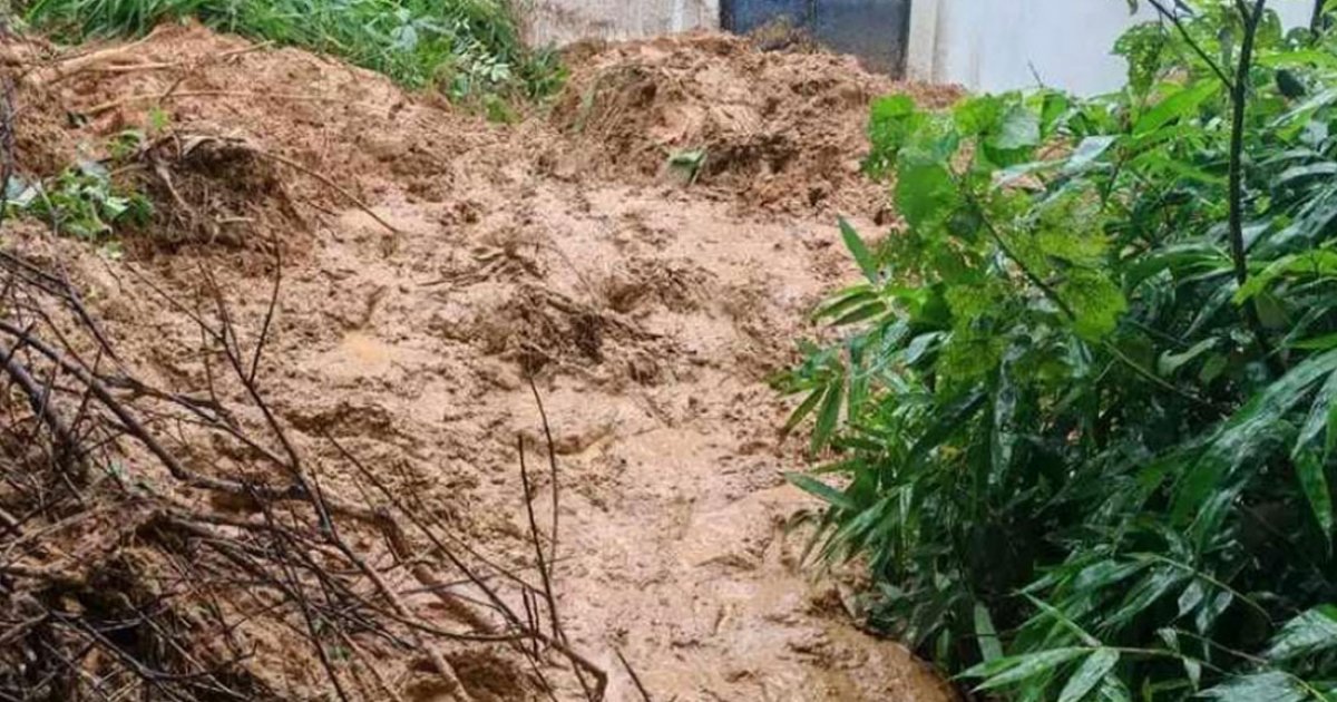 টিলা ধসে এক পরিবারের ৪ জনের মৃত্যু: ময়নাতদন্ত ছাড়াই হবে দাফন