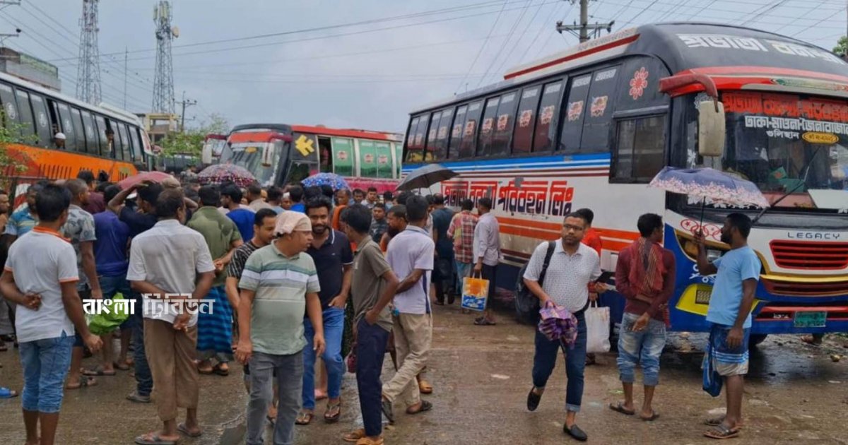 পরিবহন শ্রমিকদের মারধর ও চাঁদা দাবি, প্রতিবাদে শ্রীপুরে সড়ক অবরোধ