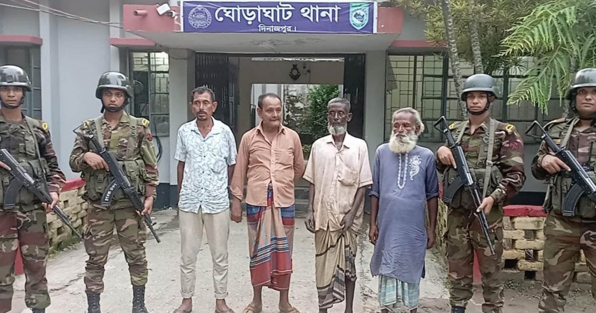 কোরবানির পশুবাহী গাড়ি থেকে চাঁদা নেওয়ার সময় আটক ৪
