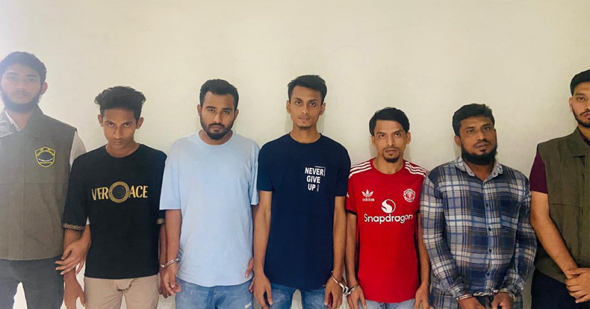 গুলিস্তানে ১৩৬টি ছিনতাইকৃত মোবাইলসহ গ্রেফতার ৫