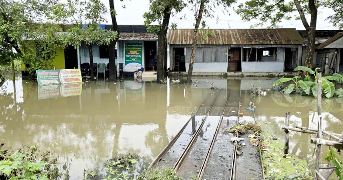 আখাউড়ায় বন্যা পরিস্থিতির উন্নতি, নামতে শুরু করেছে পানি