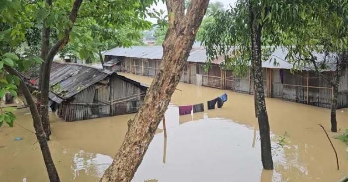পাহাড়ি ঢলের স্রোতে ভেসে গেছে দুই শিক্ষার্থী, একজনের মৃত্যু