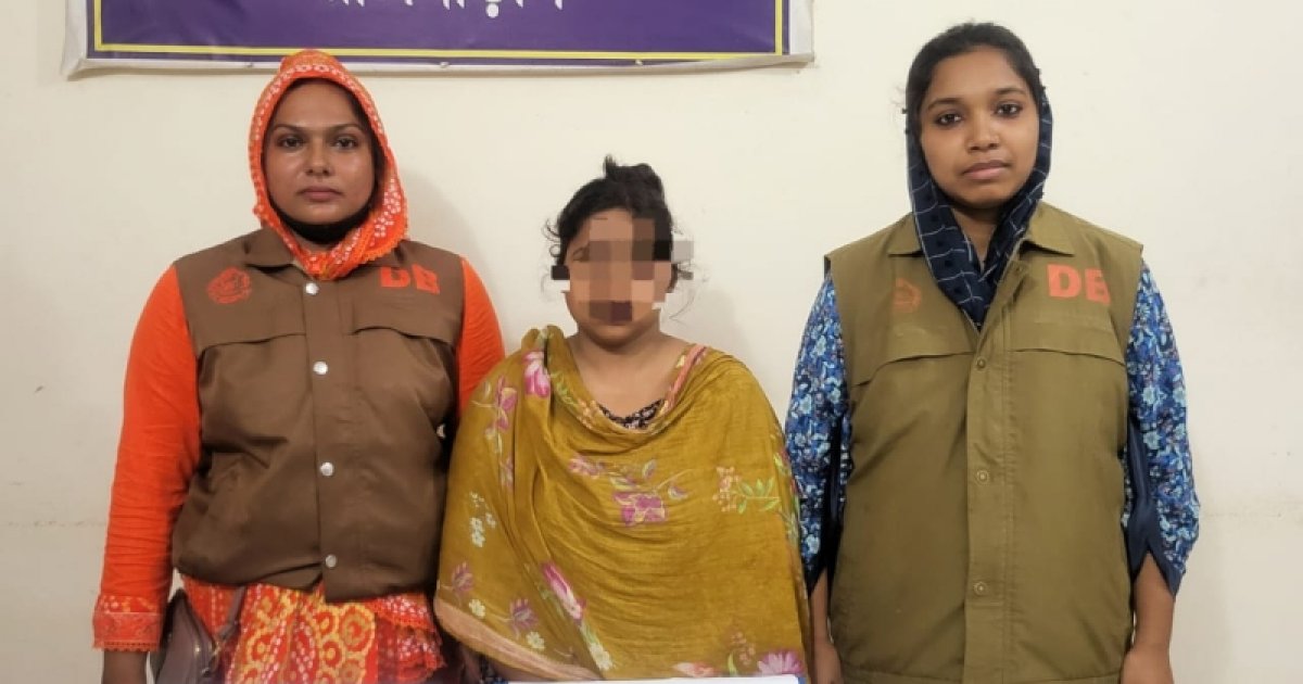 অস্ত্র-গুলিসহ নারী গ্রেফতার
