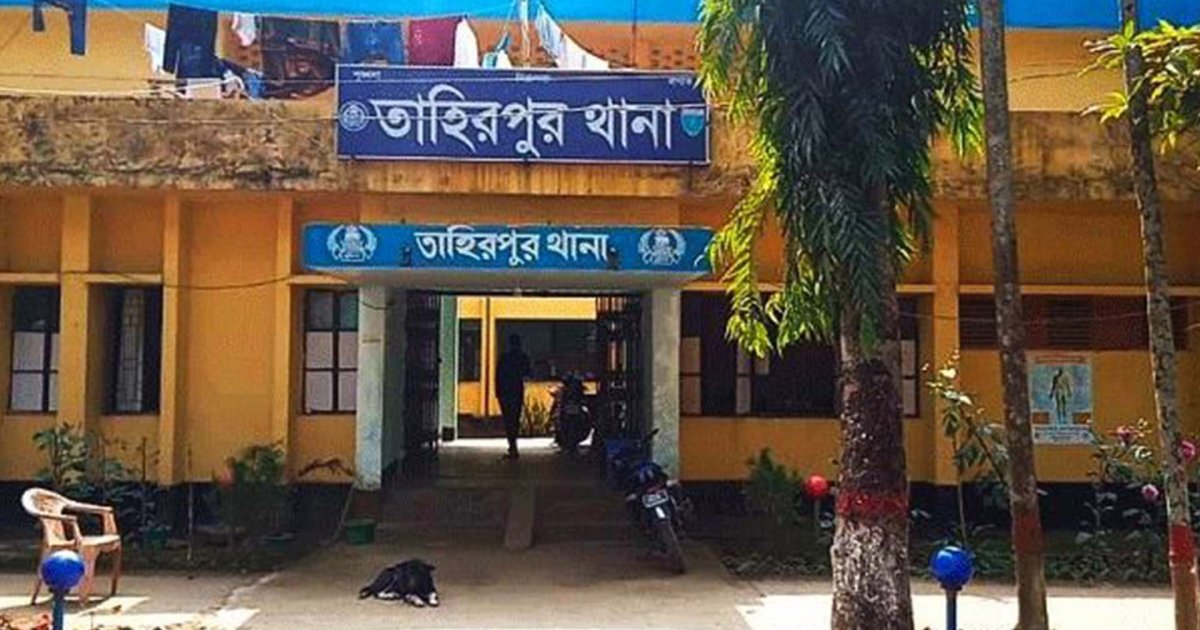 চুরির অভিযোগে যুবলীগ নেতাকে খুঁটির সঙ্গে বেঁধে মারধর