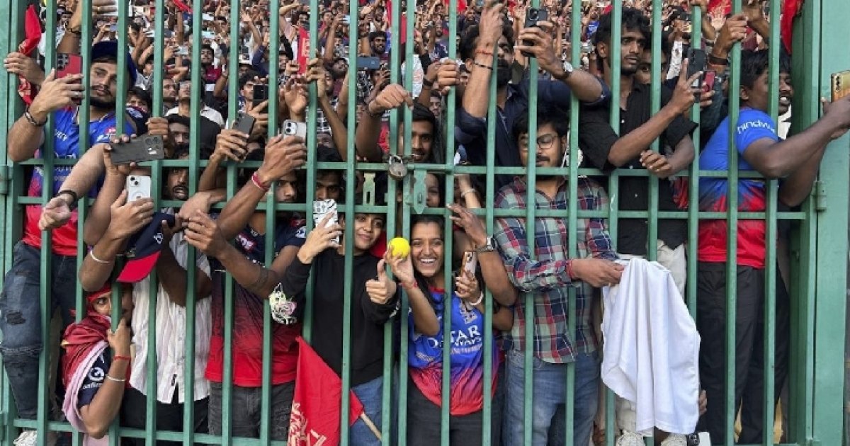 কোহলিদের বিজয় উদযাপনে ‘পদদলিত’ হয়ে ৪ জনের মৃত্যু