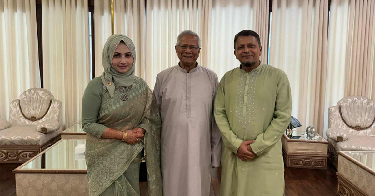 প্রধান উপদেষ্টার সঙ্গে সস্ত্রীক নৌবাহিনী প্রধানের সাক্ষাৎ