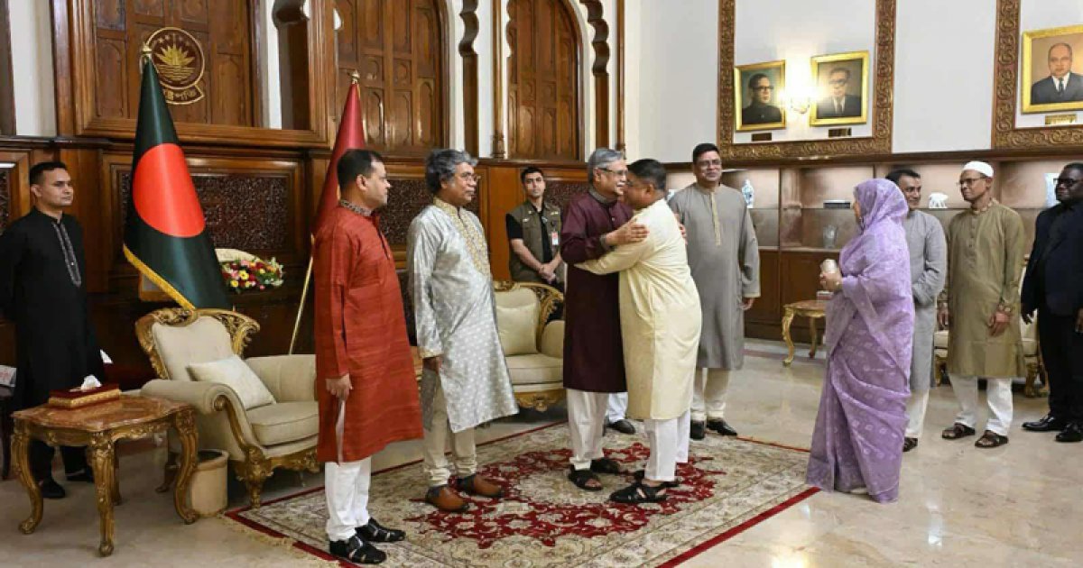 রাষ্ট্রপতির সঙ্গে সেনাপ্রধানের ঈদ শুভেচ্ছা বিনিময় 