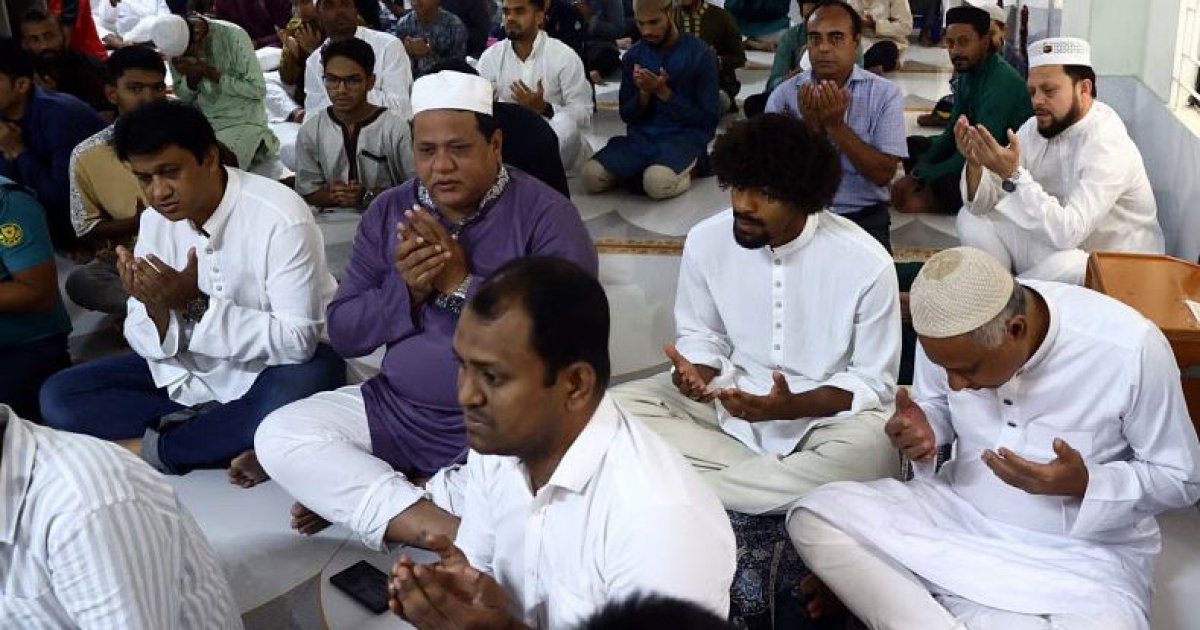 একসঙ্গে ঈদের নামাজ পড়েছেন জামাল-হামজারা