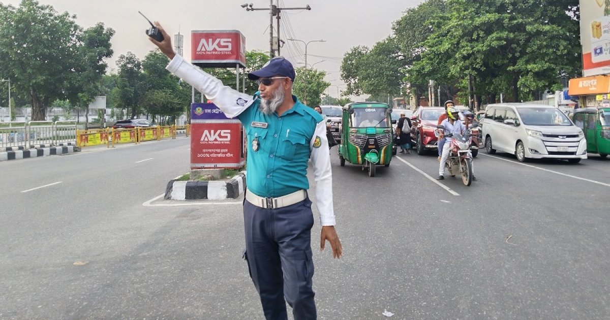 দায়িত্ব পালনের মধ্যেই ঈদের আনন্দ খোঁজেন যারা