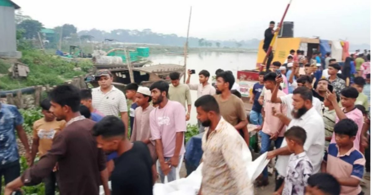 ঈদের ছুটিতে বাড়ি যাওয়ার পথে অটোরিকশাসহ নদীতে ডুবে শাশুড়ি-পুত্রবধূ নিহত