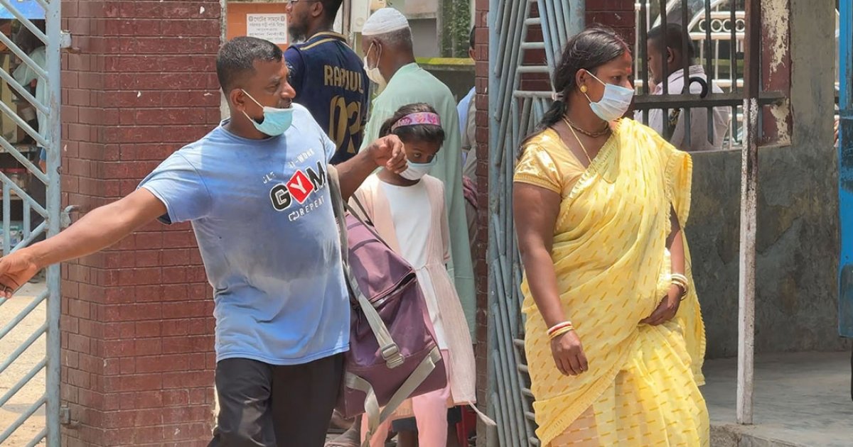 করোনা সংক্রমণ: হিলি ইমিগ্রেশনে মাস্ক ছাড়া প্রবেশ নিষিদ্ধ