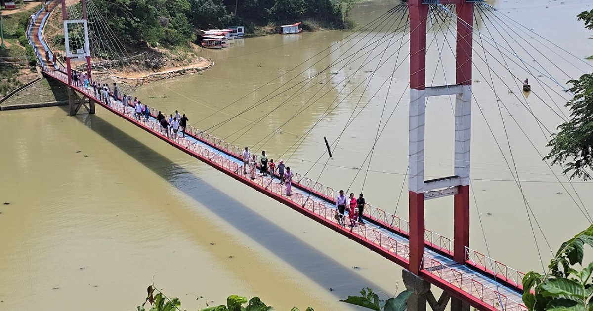 হ্রদ, পাহাড়, ঝরনা—রাঙামাটিতে বেড়েছে পর্যটকদের আনাগোনা