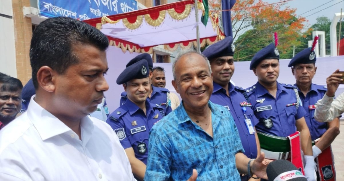 ফেরার পরও আবদুল হামিদকে গ্রেফতার না করা নিয়ে যা বললেন স্বরাষ্ট্র উপদেষ্টা