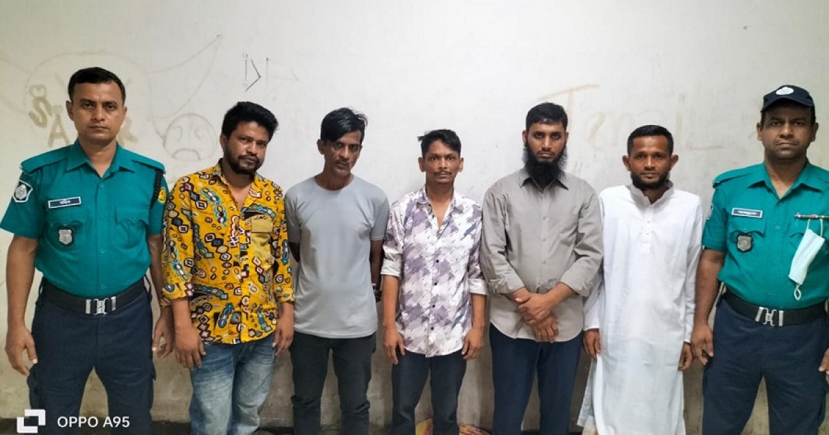মোহাম্মদপুরে পুলিশের অভিযানে গ্রেফতার ৫