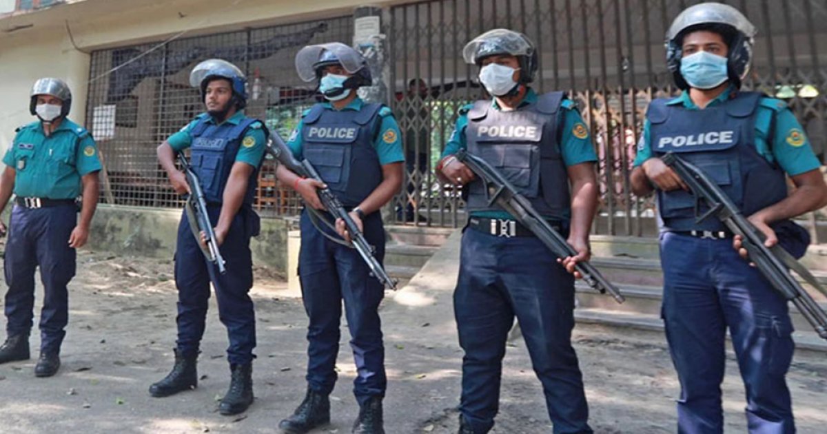 পুলিশের প্রাণঘাতী অস্ত্রের ব্যবহার নিয়ে বিভ্রান্তি: আসলে কী ঘটছে