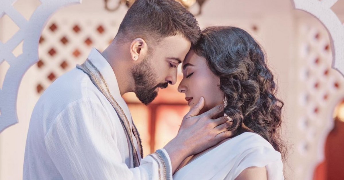 পাইরেসির কবলে ‘তাণ্ডব’, হুঁশিয়ারি নির্মাতার