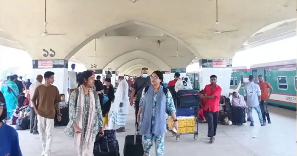 ঈদের পঞ্চম দিনেও ঢাকায় ফেরার তাড়া কম, স্টেশন-টার্মিনালে যাত্রীচাপ স্বাভাবিক