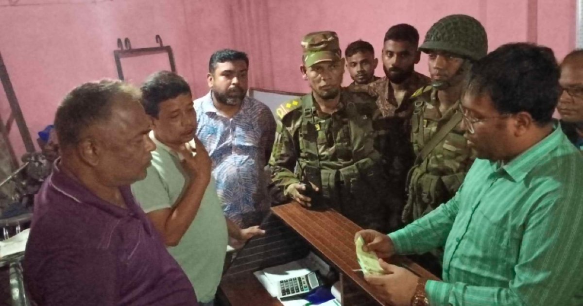 অতিরিক্ত ভাড়া আদায়ের অভিযোগ যৌথবাহিনীর অভিযান, ৩ বাস কাউন্টারে জরিমানা