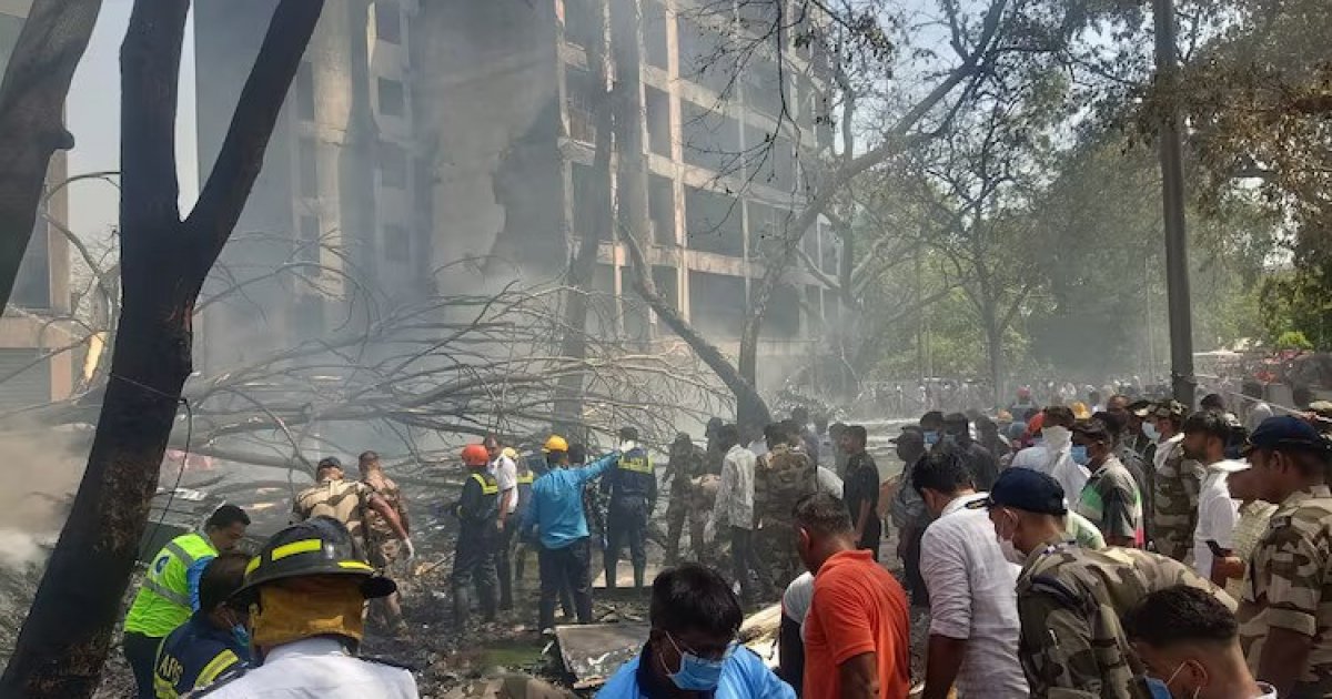 আরোহীদের কারও জীবিত থাকার সম্ভাবনা নেই: স্থানীয় পুলিশ প্রধান
