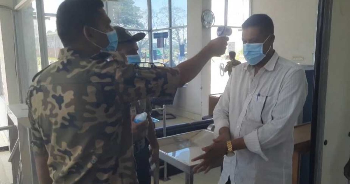 করোনা সংক্রমণ রোধে মোংলা বন্দরে বিশেষ সতর্কতা