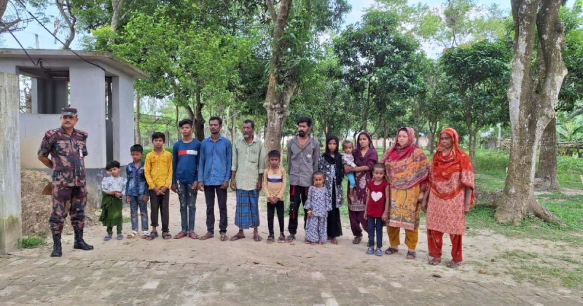 রাতে সীমান্তে আলো বন্ধ করে ১৫ জনকে বাংলাদেশে ঢুকিয়ে দিয়েছে বিএসএফ