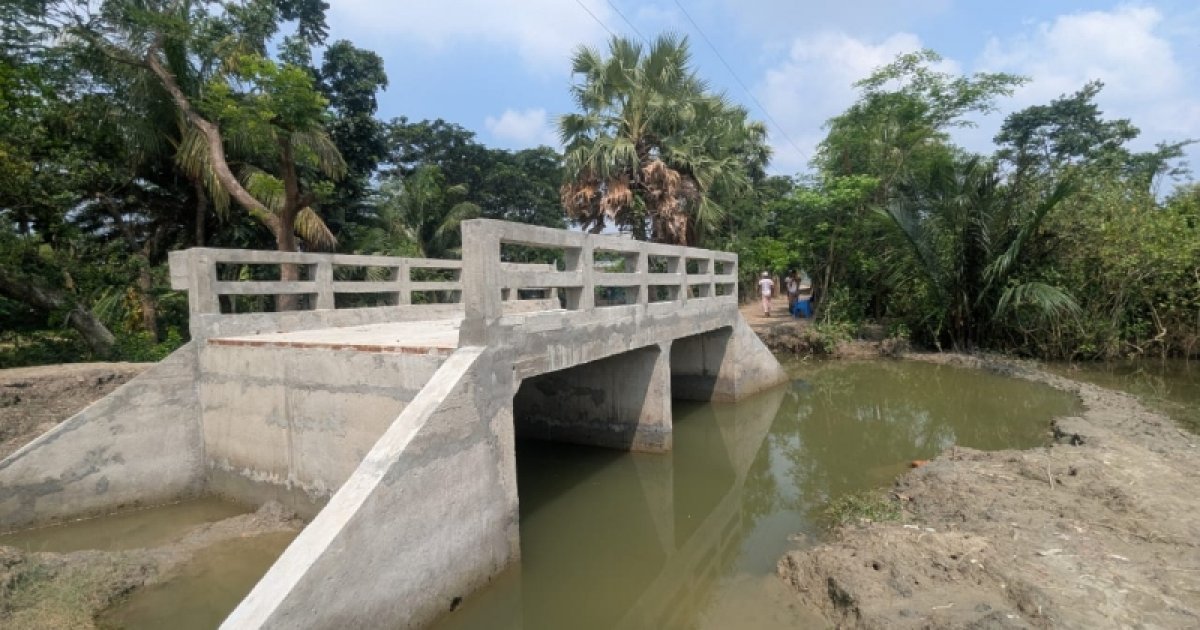 ২৮ লাখ টাকার কালভার্টের নেই সংযোগ সড়ক