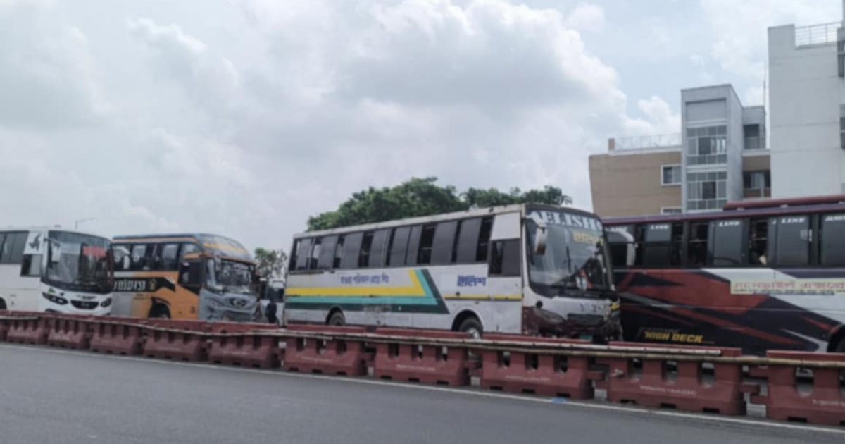 পদ্মা সেতু দিয়ে বেড়েছে যান চলাচল, যানজট নেই