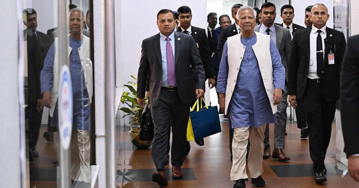 প্রধান উপদেষ্টার যুক্তরাজ্য সফর নিয়ে যা বলছেন কূটনীতিকরা