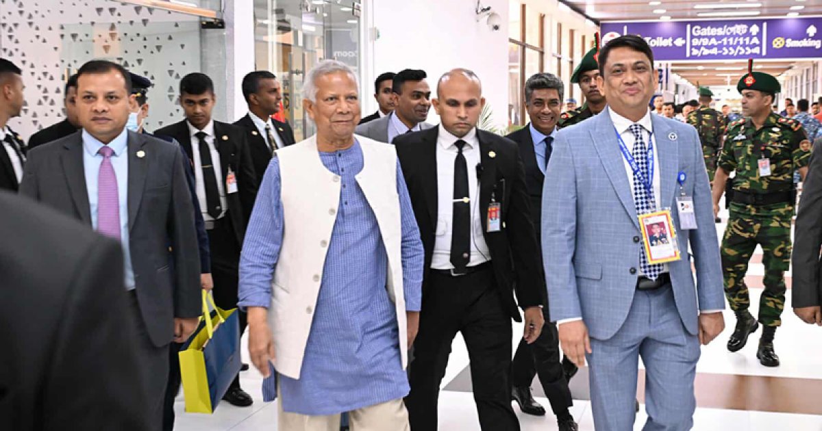 লন্ডন সফর শেষে ঢাকায় পৌঁছেছেন প্রধান উপদেষ্টা