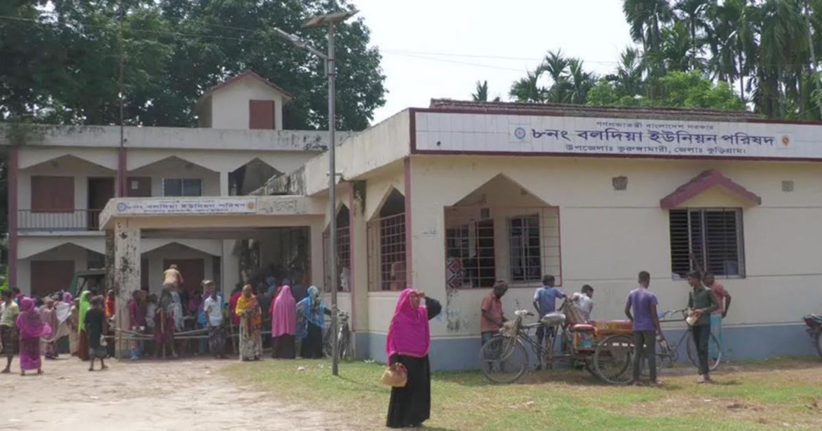 গরিবের চালের তালিকায় শিক্ষক-ব্যবসায়ী-নেতাসহ ১৮০০ সচ্ছল ব্যক্তি