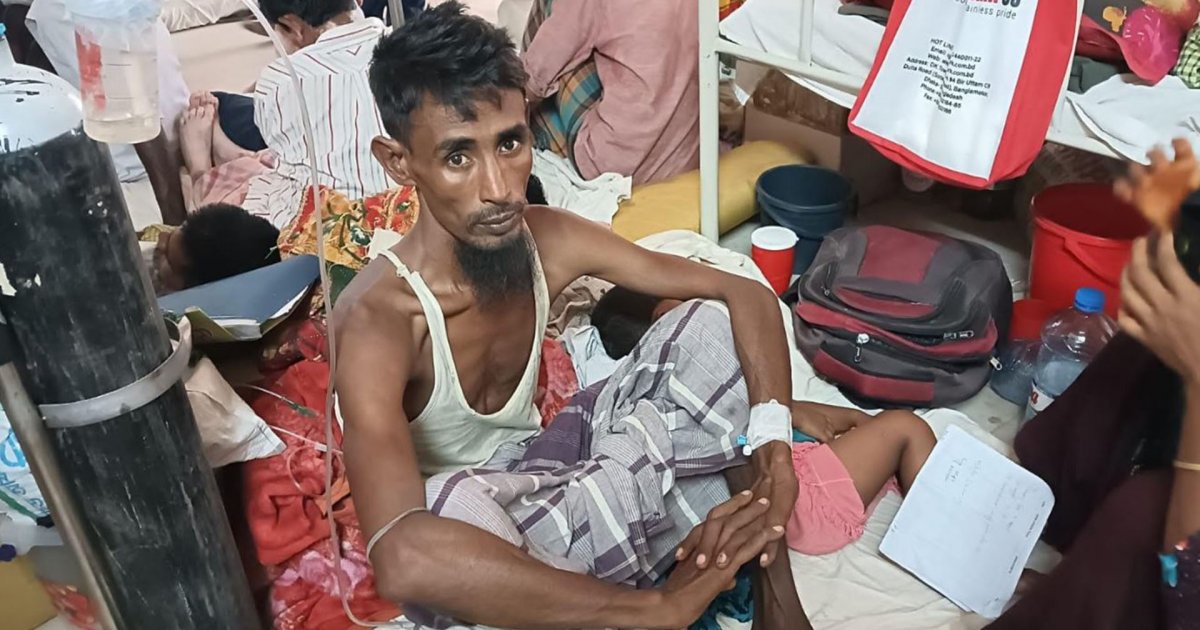 নোয়াখালী জেনারেল হাসপাতালে রোগী ও স্বজনদের মারধর করলেন ওয়ার্ড বয়