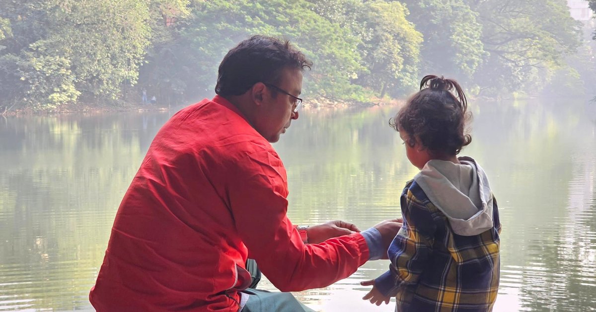 সন্তান পালনে বাবার প্রত্যক্ষ অংশগ্রহণ: কী ভাবছেন এই প্রজন্মের বাবারা