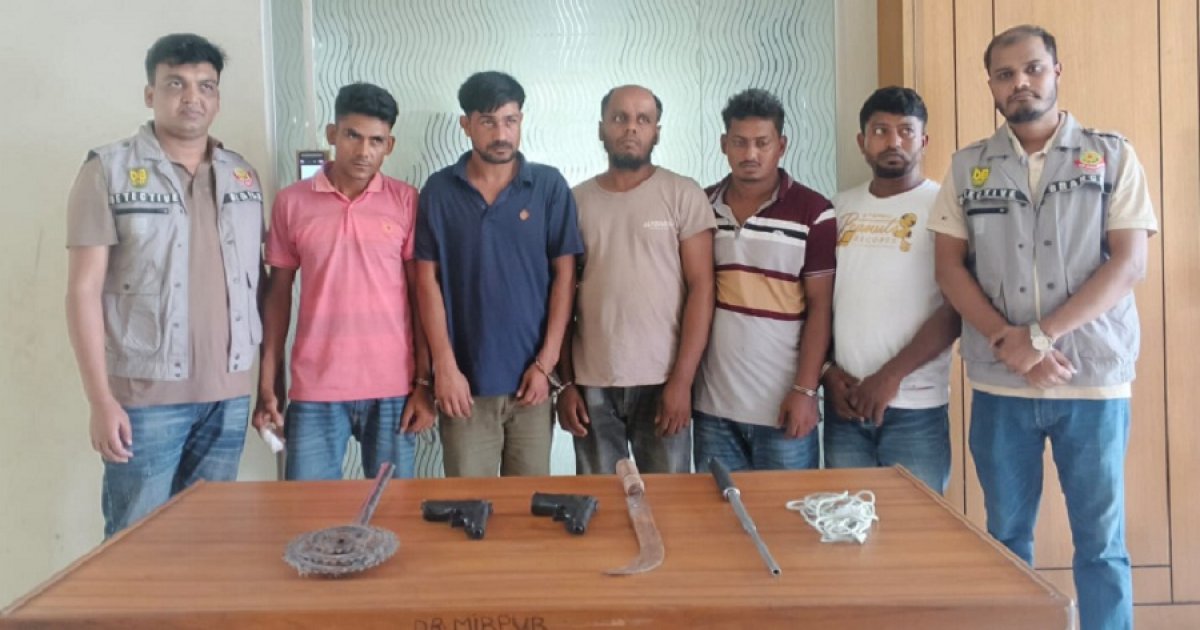 রাজধানীতে ডাকাতির প্রস্তুতিকালে অস্ত্রসহ গ্রেফতার ৫